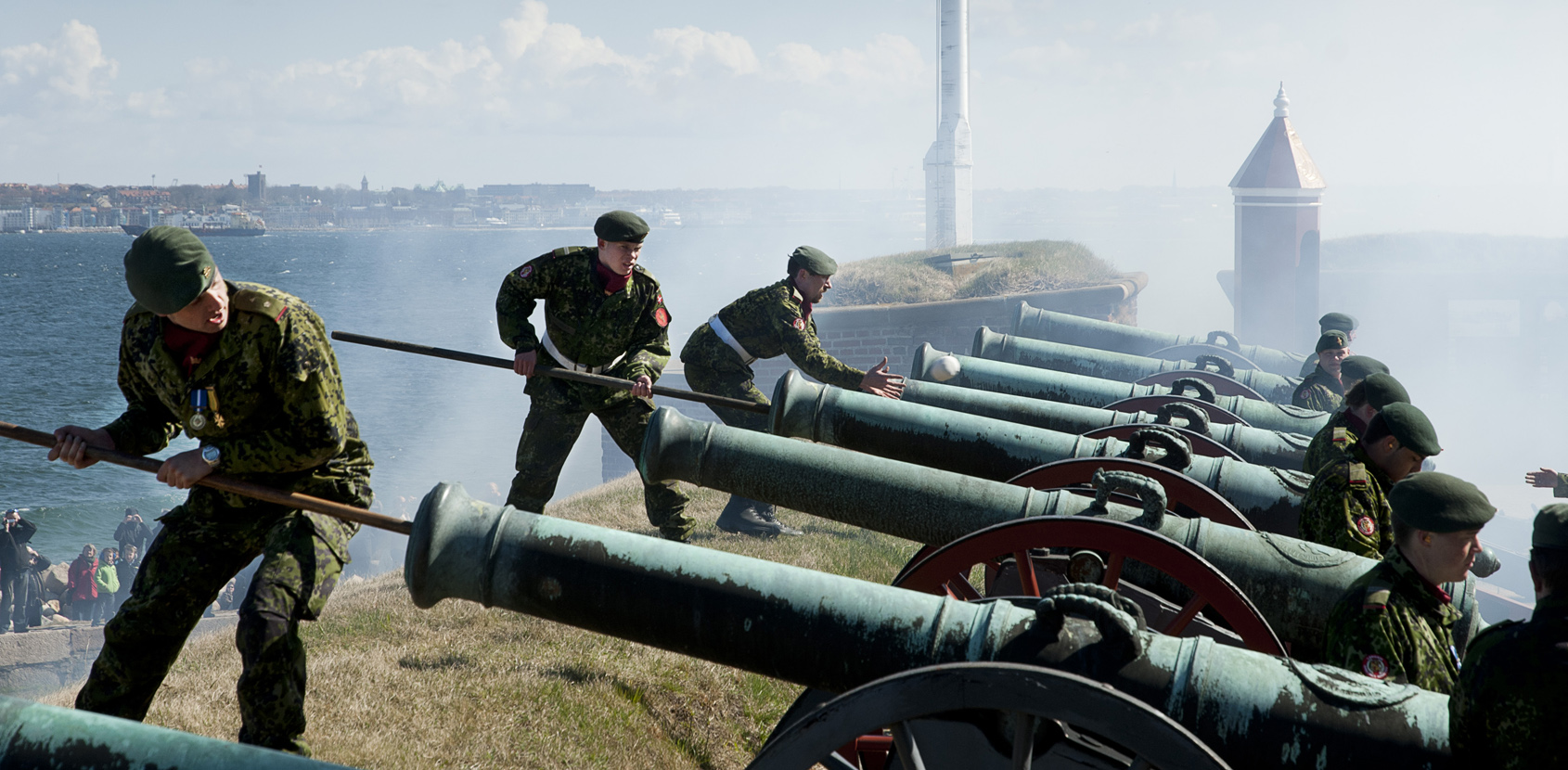 kanonsaluteringer på Kronborg Slot Kanonerne affyres på Kronborg. Foto: Thomas Rahbek SLKS